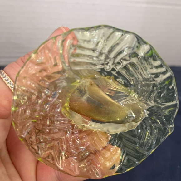 Elegant Clear Glass Horn Vase with vaseline uranium glass - Picture 8 of 12